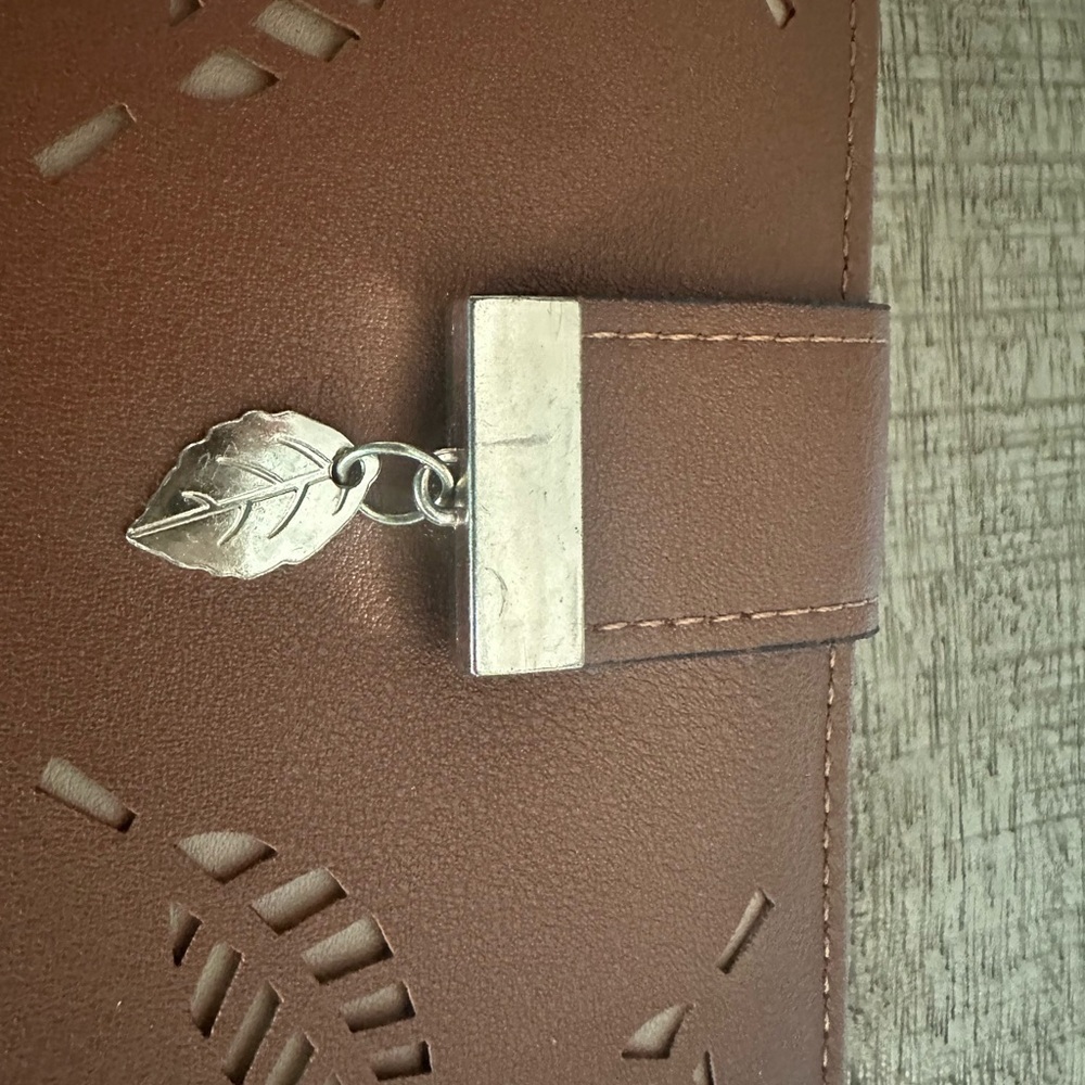 Vagabond Goods Brown Leaf Cutout Wallet | “Sea La Vie” Embossing - Picture 4 of 16
